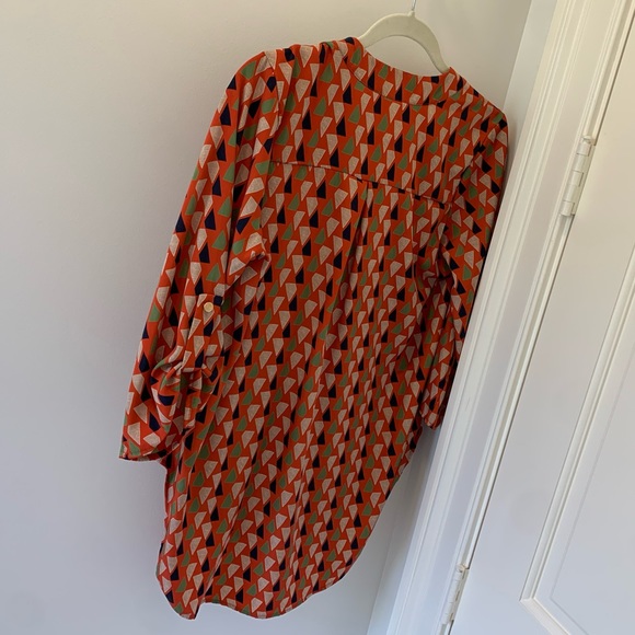 BNWOT❤️ZOUK:⭐️WOMEN’S FLOWY V CUT TRIBAL PRINT SHIRT💚 - Picture 8 of 10